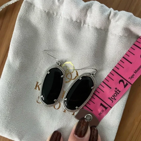 Kendra Scott Black Ónix Elle Earrings - Picture 4 of 4
